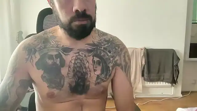 Snapshot of TattedUpSir chatting on 11/12/25, 02:39 TattedUpSir online show from 11/12/25, 02:39