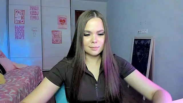 Snapshot of Kira_love_81 chatting on 05/21/26, 07:43 Kira love 81 online show from 05/21/26, 07:43