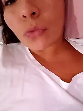 Snapshot of LatinaCalienteMilf chatting on 11/12/25, 03:45 LatinaCalienteMilf online show from 11/12/25, 03:45