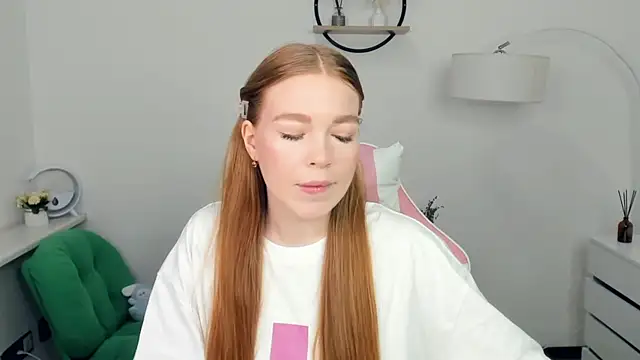 LavetaShiroma online show from 11/28/25, 08:00