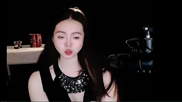 Snapshot of nannanbaby002 chatting on 11/15/25, 12:45 nannanbaby002 online show from 11/15/25, 12:45