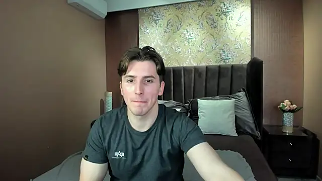 Snapshot of MarkYeti chatting on 11/14/25, 09:19 MarkYeti online show from 11/14/25, 09:19