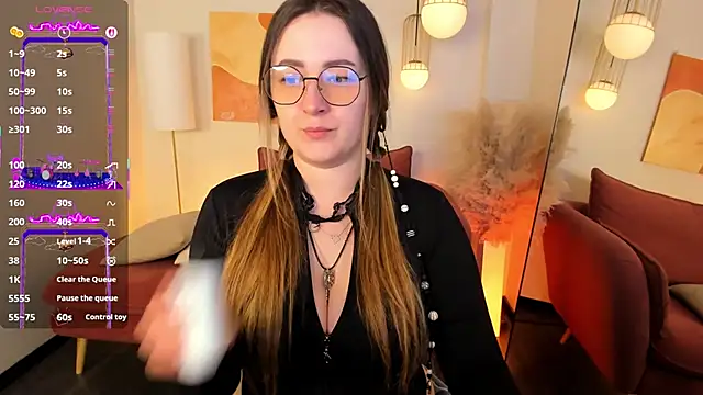 EmmaBloomm online show from 12/18/25, 09:10