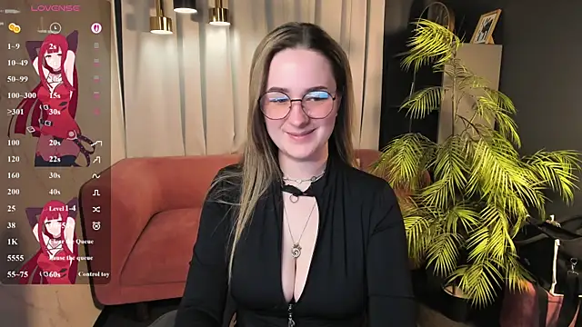 Snapshot of EmmaBloomm chatting on 07/04/26, 10:05 EmmaBloomm online show from 07/04/26, 10:05
