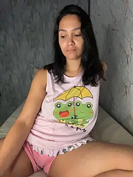 Snapshot of carolsapequinha chatting on 11/26/25, 12:28 carolsapequinha online show from 11/26/25, 12:28