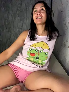 Snapshot of carolsapequinha chatting on 12/17/25, 12:05 carolsapequinha online show from 12/17/25, 12:05