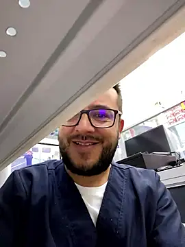 Snapshot of Manolovega chatting on 11/16/25, 08:03 Manolovega online show from 11/16/25, 08:03