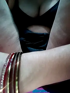 Snapshot of beutiful_hot chatting on 03/22/26, 05:38 beutiful hot online show from 03/22/26, 05:38