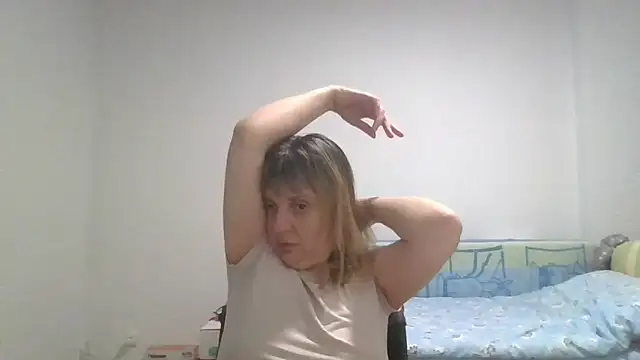 Snapshot of CherieAdair chatting on 11/18/25, 07:40 CherieAdair online show from 11/18/25, 07:40