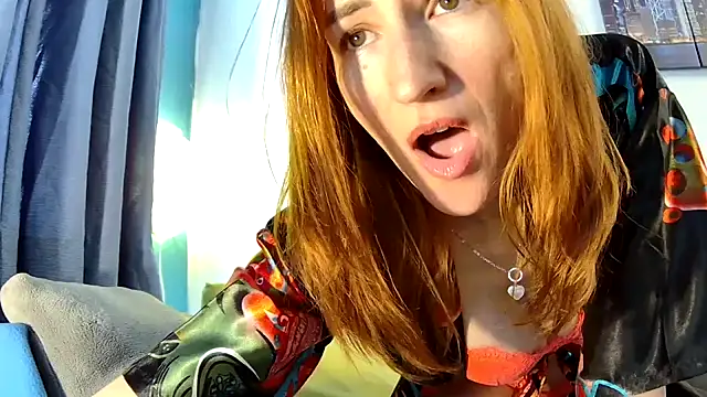 Leila cam18 online show from 12/19/25, 01:40