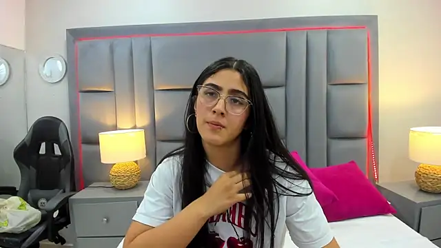 LuisaFranco online show from 12/03/25, 03:36