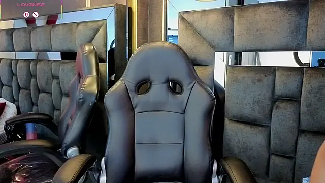 IssaJones  online show from 03/26/26, 08:58