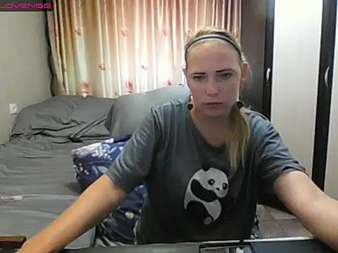 Snapshot of JenniDeep chatting on 07/05/26, 07:37 JenniDeep online show from 07/05/26, 07:37