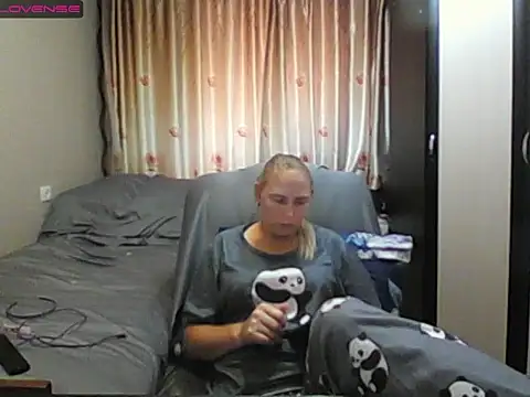 Snapshot of JenniDeep chatting on 07/06/26, 09:17 JenniDeep online show from 07/06/26, 09:17