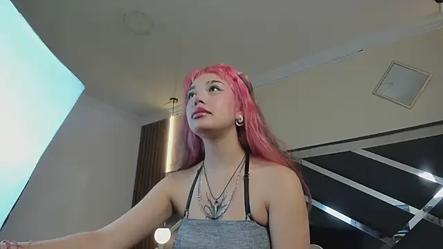 Laracooper  online show from 02/08/26, 12:30