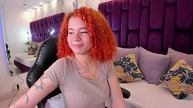 Snapshot of avrilwaynee chatting on 11/20/25, 12:05 avrilwaynee online show from 11/20/25, 12:05