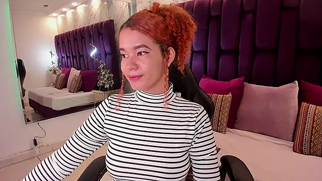 Snapshot of avrilwaynee chatting on 11/28/25, 11:57 avrilwaynee online show from 11/28/25, 11:57