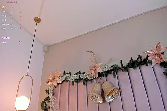 Snapshot of AnnaNoval_10 chatting on 11/29/25, 12:41 AnnaNoval 10 online show from 11/29/25, 12:41