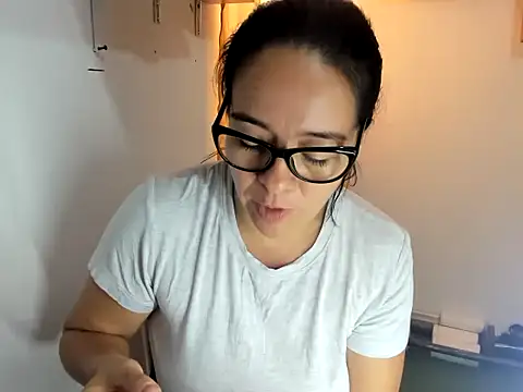 caroline 47 online show from 12/05/25, 02:58