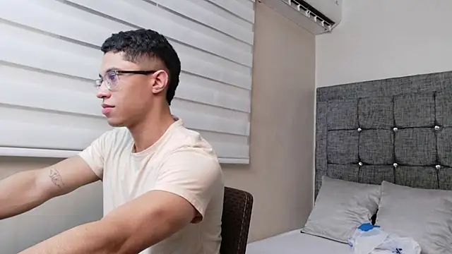 Chrix Velez online show from 11/17/25, 07:41