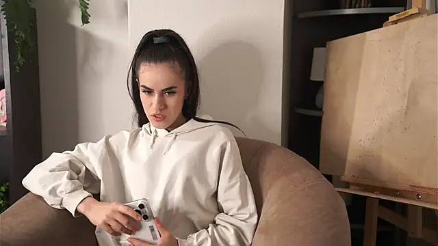 Snapshot of AngelWegge chatting on 11/18/25, 04:39 AngelWegge online show from 11/18/25, 04:39