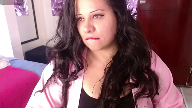 Snapshot of Catalinajane1 chatting on 05/13/26, 02:03 Catalinajane1 online show from 05/13/26, 02:03