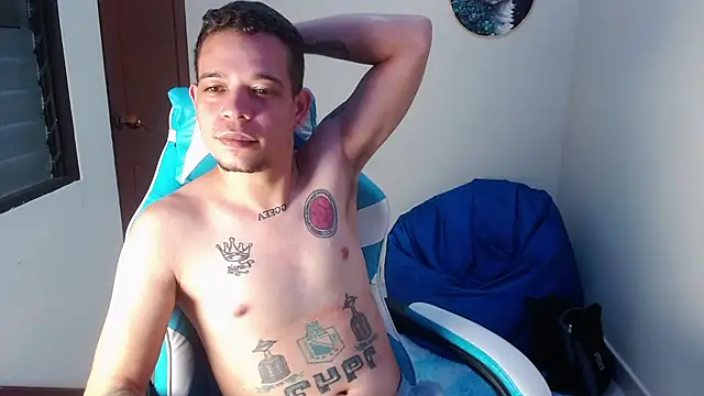 Snapshot of harry_contreras28 chatting on 11/15/25, 01:36 harry contreras28 online show from 11/15/25, 01:36