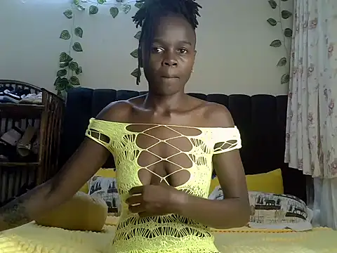 Snapshot of Toveyah_ chatting on 11/13/25, 04:28 Toveyah online show from 11/13/25, 04:28