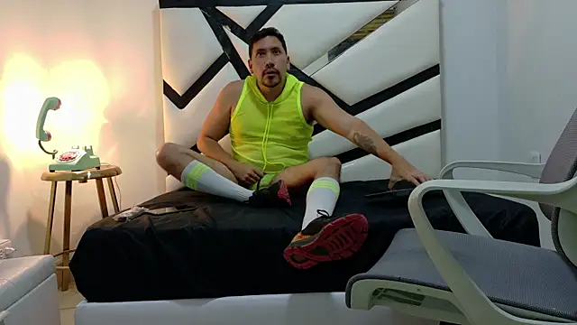 Snapshot of BDSM_JHON chatting on 11/18/25, 11:59 BDSM JHON online show from 11/18/25, 11:59