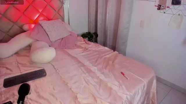 Snapshot of Sweettpepper25 chatting on 11/25/25, 11:16 Sweettpepper25 online show from 11/25/25, 11:16