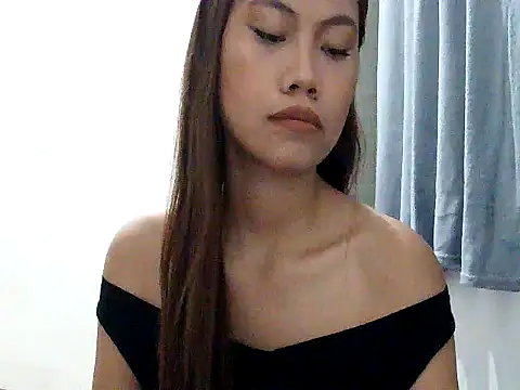 Snapshot of VelvetCharm_pinay chatting on 05/22/26, 04:34 VelvetCharm pinay online show from 05/22/26, 04:34