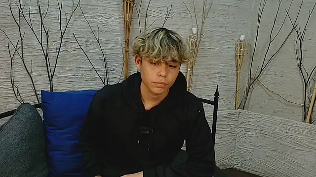 Snapshot of nathan_bell chatting on 11/17/25, 03:34 nathan bell online show from 11/17/25, 03:34