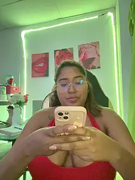 Snapshot of morena-2025 chatting on 05/28/26, 02:20 morena-2025 online show from 05/28/26, 02:20