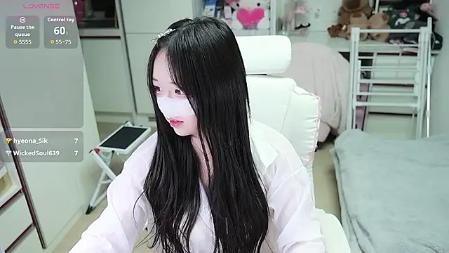 Snapshot of kimhyeona2005 chatting on 04/30/26, 12:00 kimhyeona2005 online show from 04/30/26, 12:00
