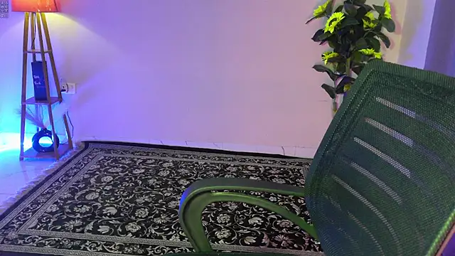 Saira Hotty online show from 04/12/26, 07:46