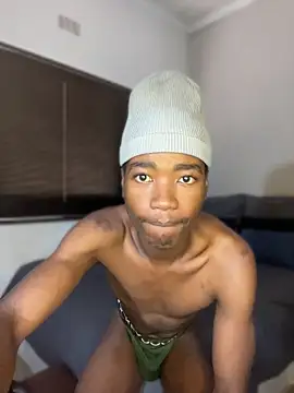 Snapshot of Boytoy_BigD chatting on 04/11/26, 12:53 Boytoy BigD online show from 04/11/26, 12:53