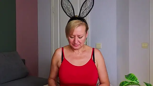 Snapshot of JessyMor chatting on 11/13/25, 04:28 JessyMor online show from 11/13/25, 04:28