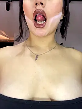 GinebraBelucci online show from 11/27/25, 02:57