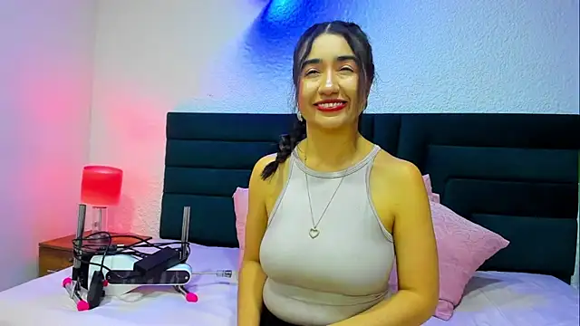 VictoriaRouge  online show from 05/25/26, 08:15