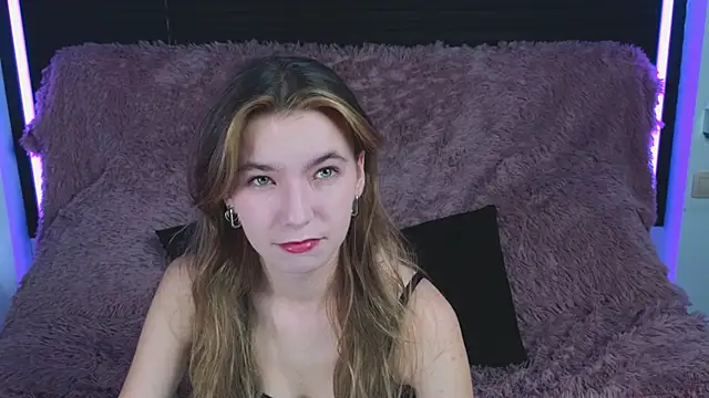 Snapshot of RochelCozzi chatting on 12/03/25, 05:11 RochelCozzi online show from 12/03/25, 05:11