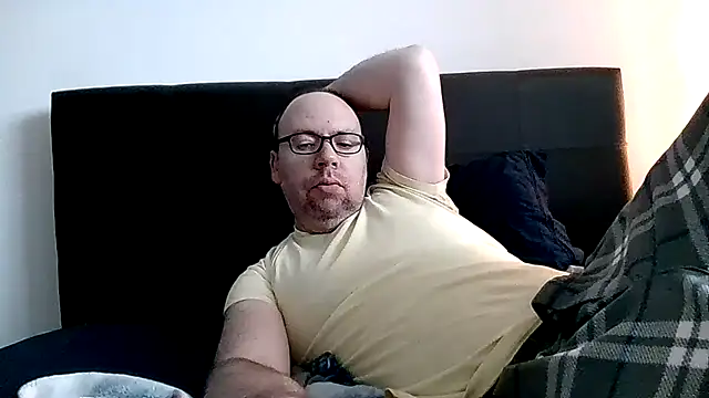 Snapshot of sbeast69 chatting on 11/29/25, 01:58 sbeast69 online show from 11/29/25, 01:58