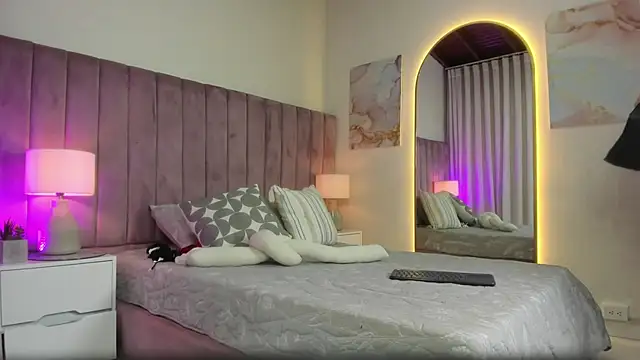 Valentino moretti online show from 02/12/26, 01:17