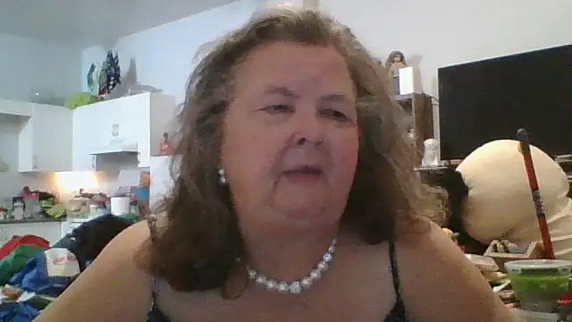 Snapshot of TiguhguhrsRose chatting on 11/24/25, 01:38 TiguhguhrsRose online show from 11/24/25, 01:38