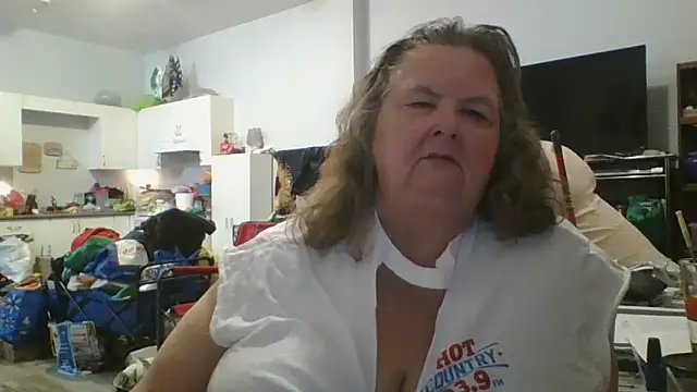 Snapshot of TiguhguhrsRose chatting on 11/25/25, 01:38 TiguhguhrsRose online show from 11/25/25, 01:38