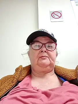 Snapshot of TiguhguhrsRose chatting on 12/01/25, 12:48 TiguhguhrsRose online show from 12/01/25, 12:48