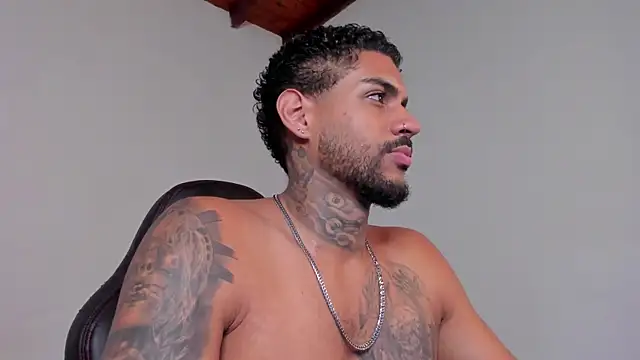 LuigiVitale 1 online show from 12/16/25, 04:28