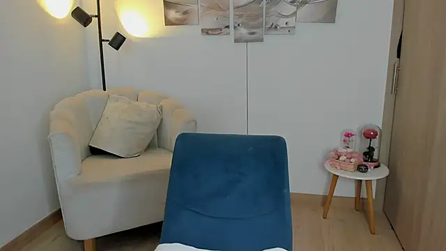 haileyflorez  online show from 04/18/26, 07:58