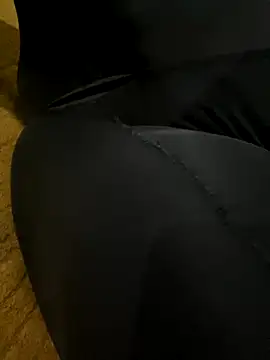 Snapshot of zaphiro777 chatting on 11/15/25, 03:59 zaphiro777 online show from 11/15/25, 03:59