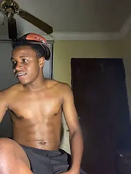 Snapshot of TriggaStar chatting on 11/16/25, 02:39 TriggaStar online show from 11/16/25, 02:39