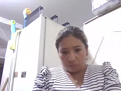 Snapshot of marcelaxxxl chatting on 11/18/25, 11:59 marcelaxxxl online show from 11/18/25, 11:59